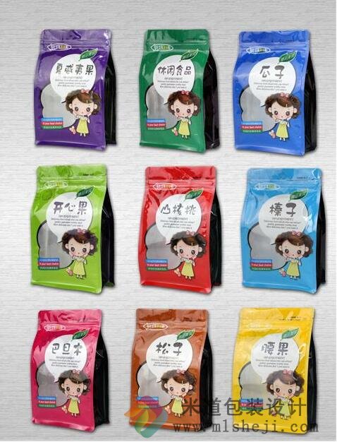 各式各样颜色的休闲食品包装袋 ，小巧玲珑的方便携带。